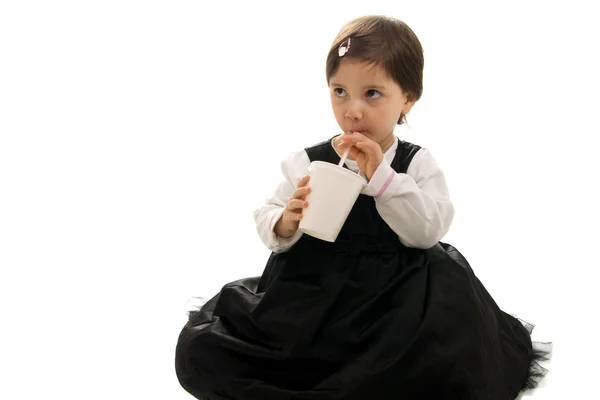 Roztomilá holčička, pití — Stock fotografie