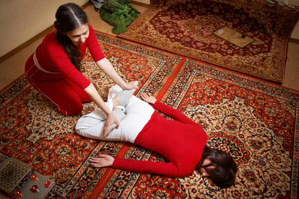Massagem tailandesa — Fotografia de Stock