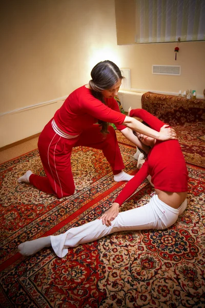 Massagem tailandesa — Fotografia de Stock