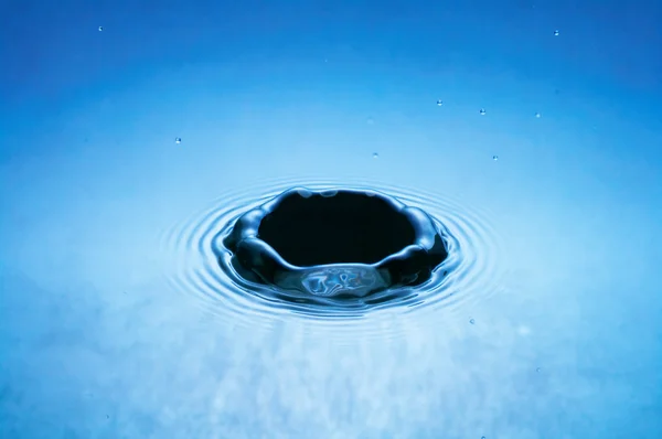 Капля воды (фото 14 из 51) ) — стоковое фото