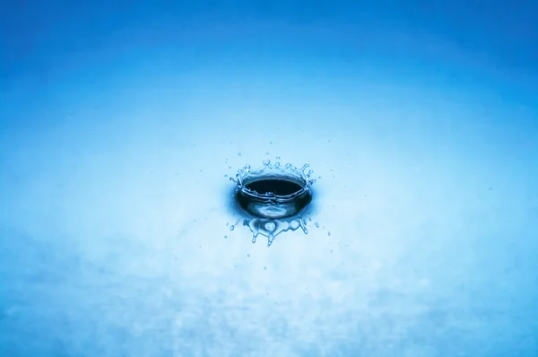 Gota de água (imagem 9 de 51 ) — Fotografia de Stock
