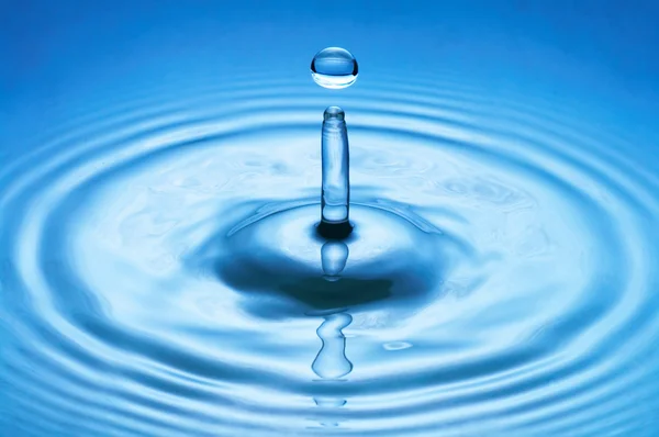 Vattendroppe (bild 27 av 51) — Stockfoto