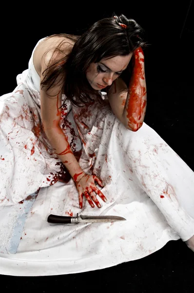 Женщина с ножом — стоковое фото