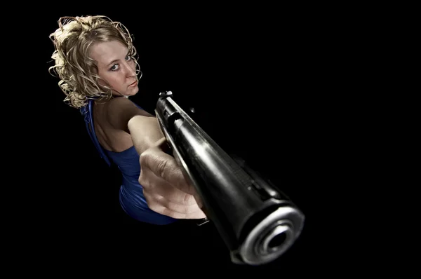 Blondýnka s pistolí — Stock fotografie