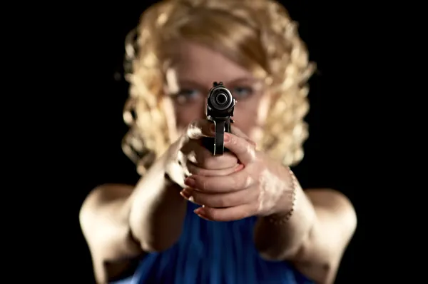 Chica con arma — Foto de Stock