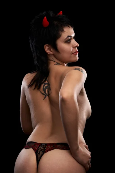 Kvinna med tatuering — Stockfoto