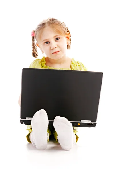 Porträtt barn med laptop — Stockfoto