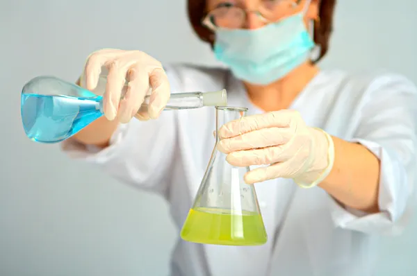 Woman in laboratory — Stock Photo, Image