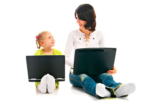 Ma och barn med laptop — Stockfoto