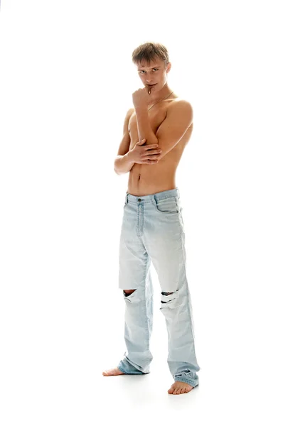 Сексуальна людина в джинсах — стокове фото