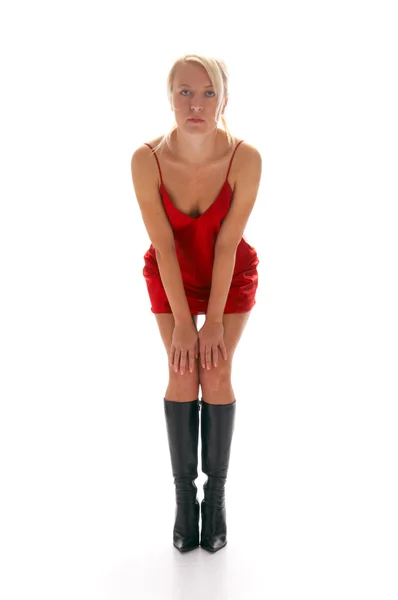 Menina loira em vestido de noite vermelho — Fotografia de Stock