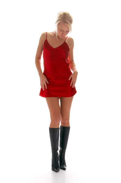 Menina loira em vestido de noite vermelho — Fotografia de Stock