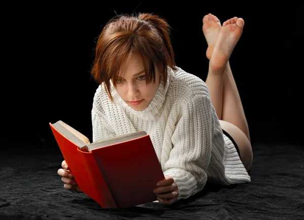 Donna che legge — Foto Stock