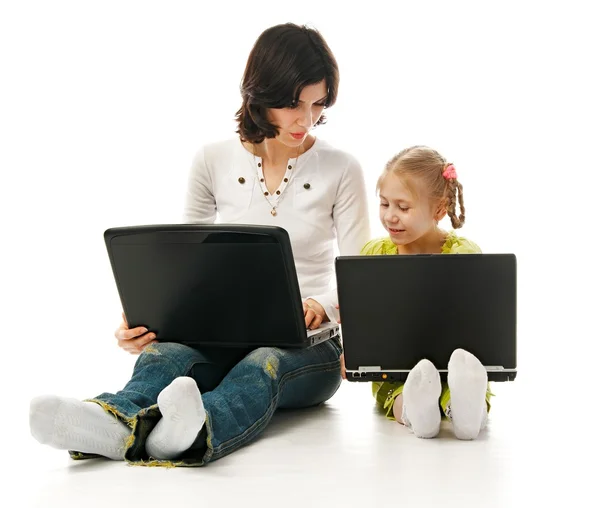 Mãe e criança com laptops — Fotografia de Stock