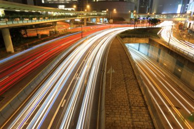 trafik-den geçerek şehir merkezine