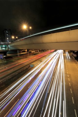 trafik-den geçerek şehir merkezine