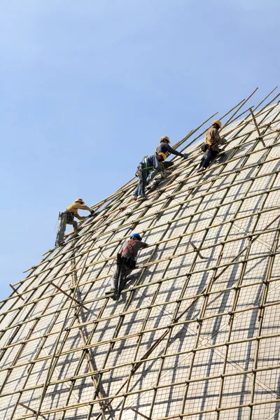 Stavba lešení s bambusem — Stock fotografie