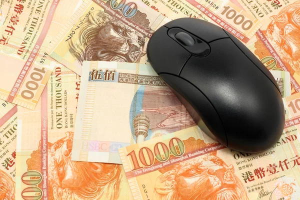 Usando dinero en línea por el ratón — Foto de Stock