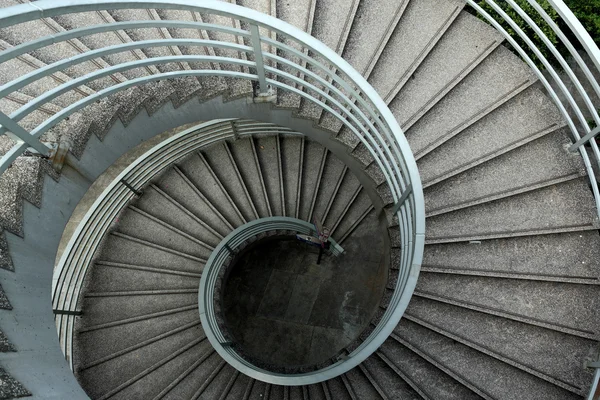 Kendinizavallı olarak gören merdiven — Stok fotoğraf