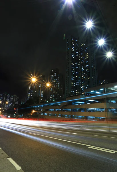 Движение через центр города в Гонконге — стоковое фото