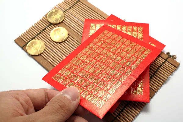 Red envelopes and coins — Stock Photo, Image