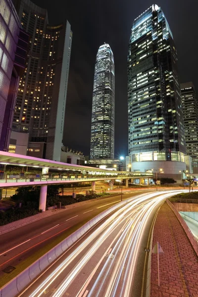 Verkehr durch die Innenstadt in Hongkong — Stockfoto