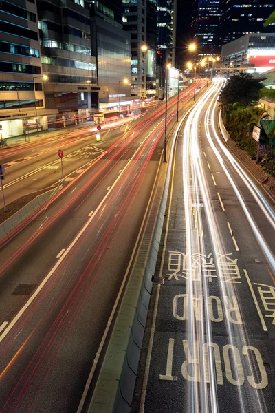 Зайнятий автостраді в Hong kong вночі — стокове фото