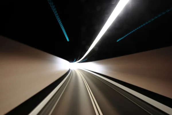 Tunnel routier, mouvement flou — Photo