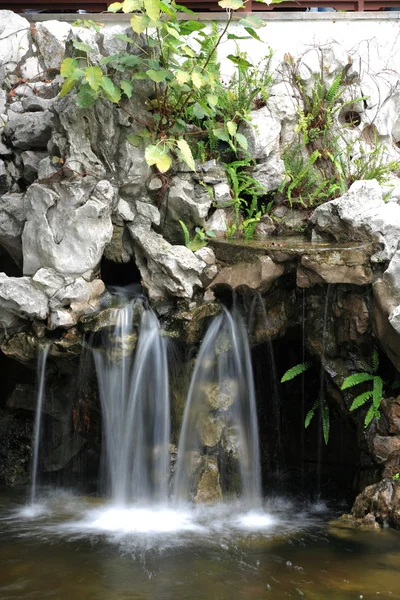 Cachoeira feita pelo homem — Fotografia de Stock