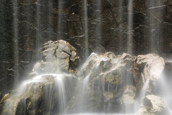 Fundo de cachoeira artificial — Fotografia de Stock