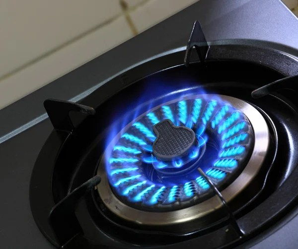 Gas burner dengan api biru — Stok Foto