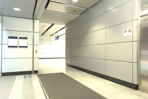 Moderna korridor i byggnad — Stockfoto