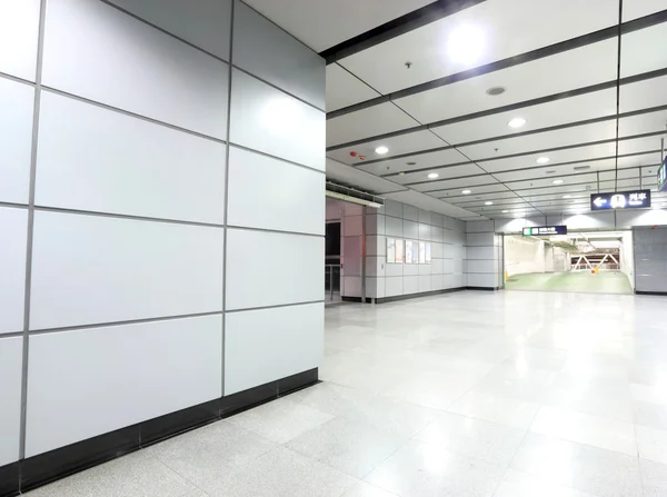 Moderne metro station — Stockfoto