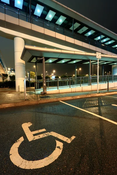 Fußgängerbrücke für Behinderte — Stockfoto
