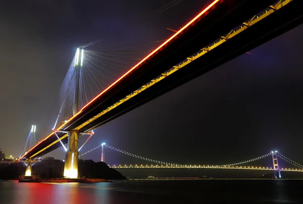 Мосты ночью — стоковое фото