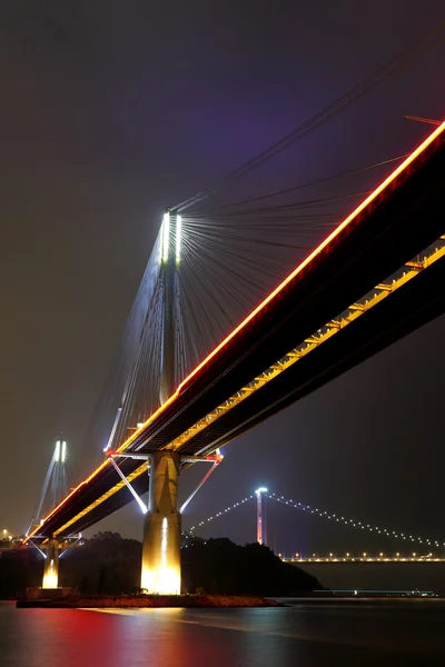 在晚上的桥梁 — 图库照片