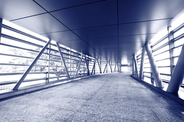 Modern bir köprü, mavi tonu — Stok fotoğraf