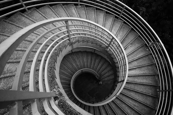 Kendinizavallı olarak gören merdiven, siyah ve beyaz — Stok fotoğraf