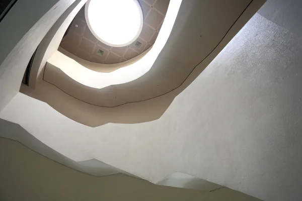 미술관의 나선형 계단 — 스톡 사진