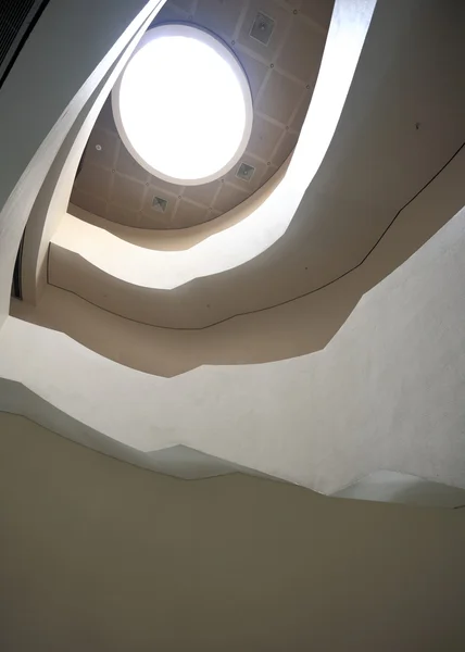 Escaleras en espiral en museo de arte —  Fotos de Stock