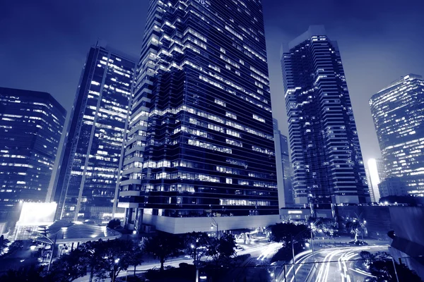 Wolkenkratzer Geschäftszentrum bei Nacht — Stockfoto