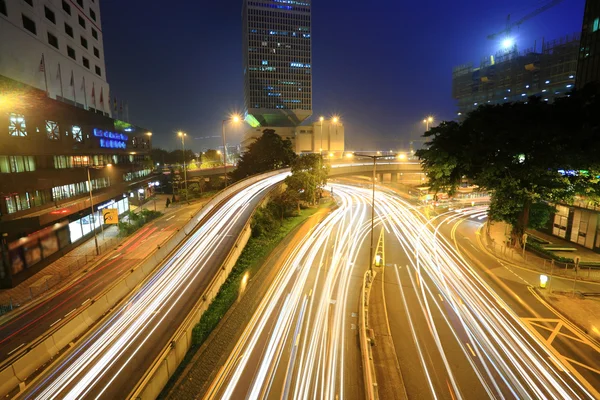 夜间城市的交通 — 图库照片