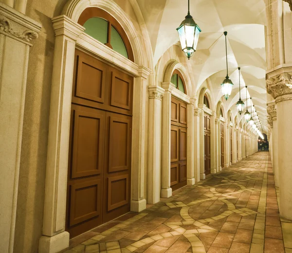 Korridor, italienska byggnaden stil — Stockfoto