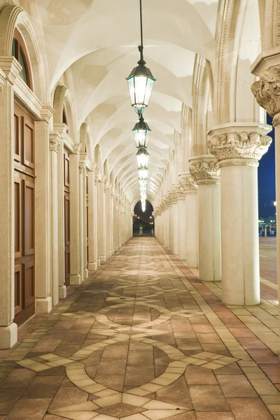 Corridor, italian building style — Stock Photo, Image
