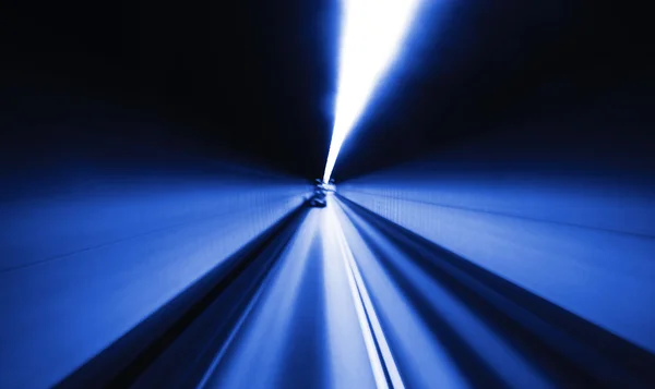 Snelweg tunnel, beweging blured — Stockfoto