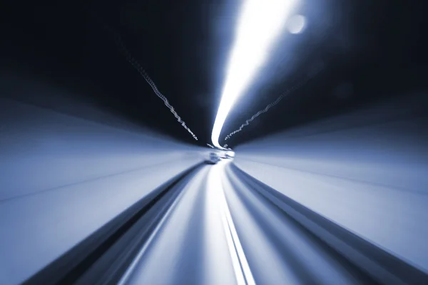 Tunelu, vysokorychlostní rozostření — Stock fotografie