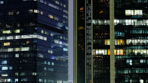 Kontoret arbetar på natten — Stockfoto