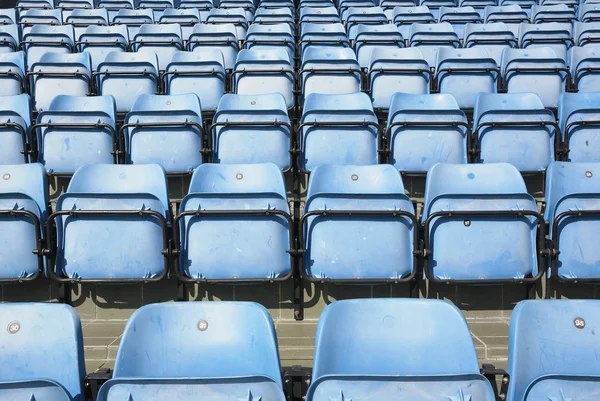 Sièges de stade bleus vides — Photo