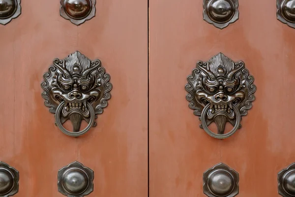 Китайская дверь — стоковое фото