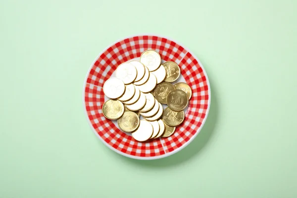 Гроші на тарілці — стокове фото